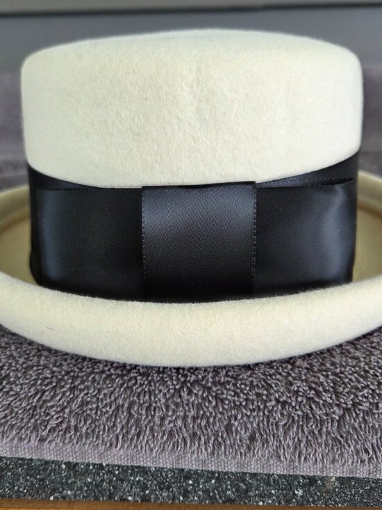 Women\'s White 100% Wool Bucket Bowler Hat with Black Ribbon Bow w/Hat Box main image 9